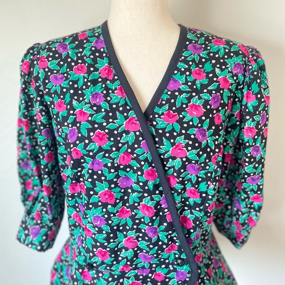 Floral Vintage Top with Peplum Flare Waist - Picture 2 of 10